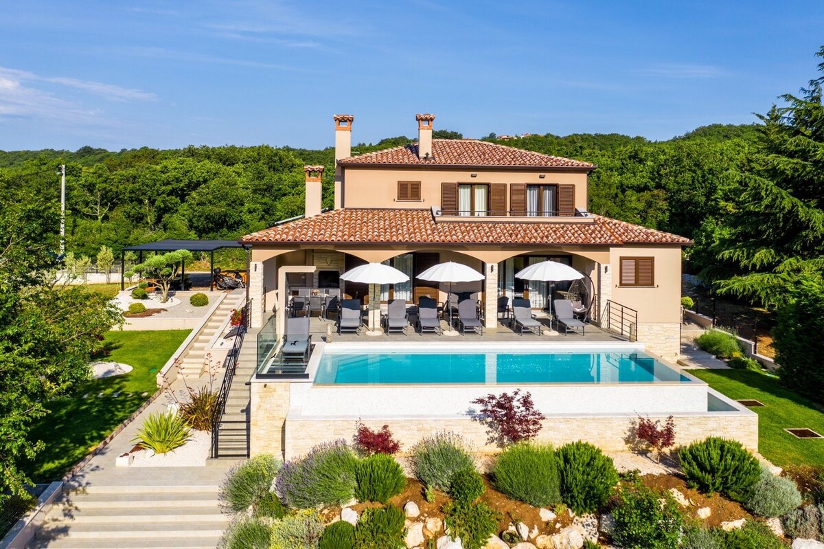 Villa Ampelos with Infinity Pool