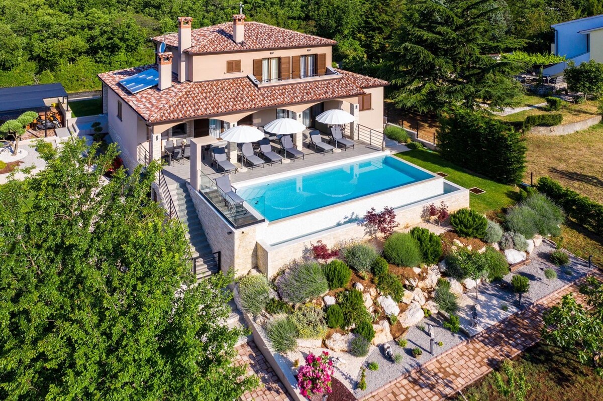 Villa Ampelos with Infinity Pool