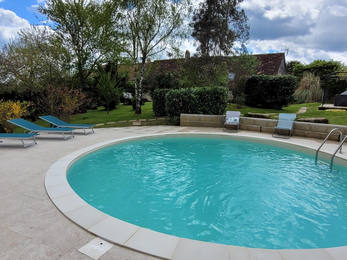 La Feuillade, Longère avec piscine et jardin