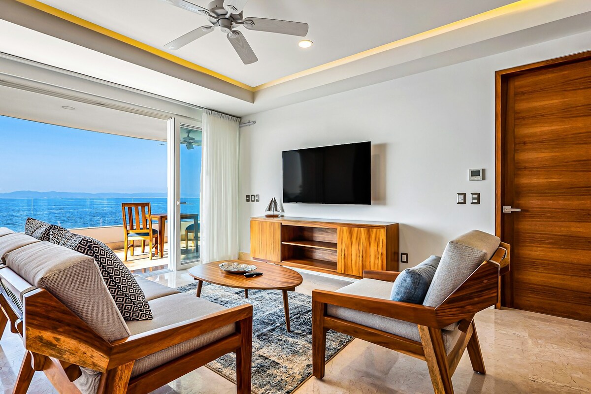 Lavish 1BR Oceanfront Blue Horizon 2nd-Floor