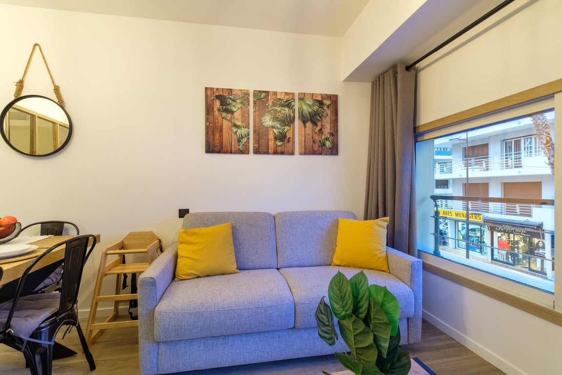 Lovely flat for 6 in the heart of Antibes