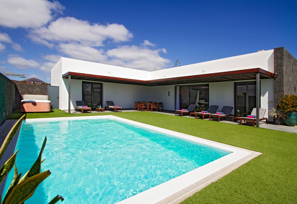 Villa Zanata with air conditioning and hot tub