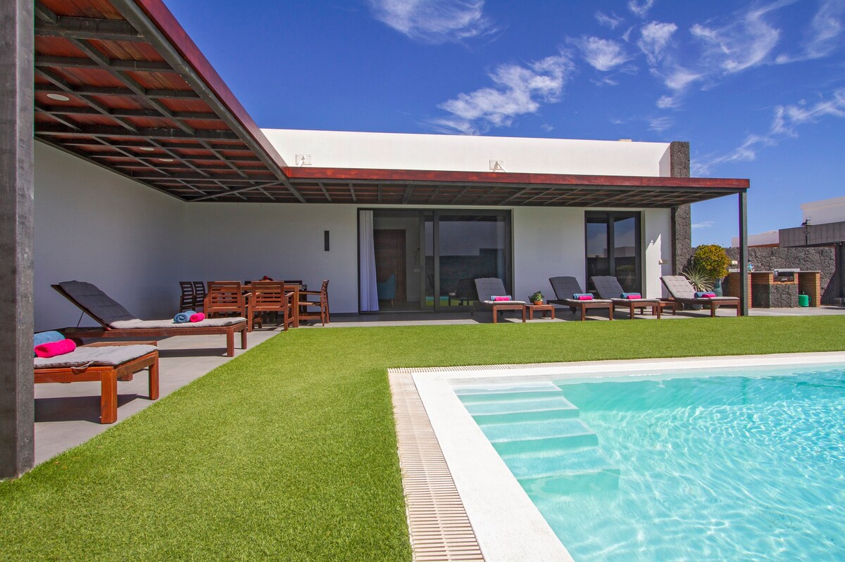 Villa Zanata with air conditioning and hot tub