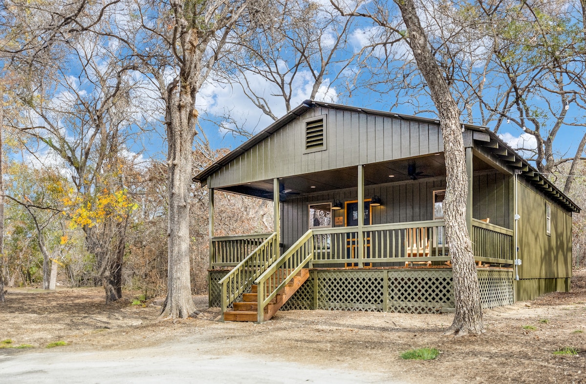 Modern Secluded Cabin with Scenic Country Views