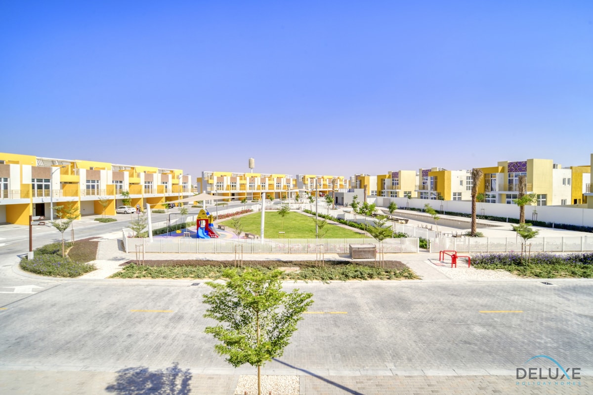 Dubailand DAMAC Hills 2的华丽3卧室联排别墅