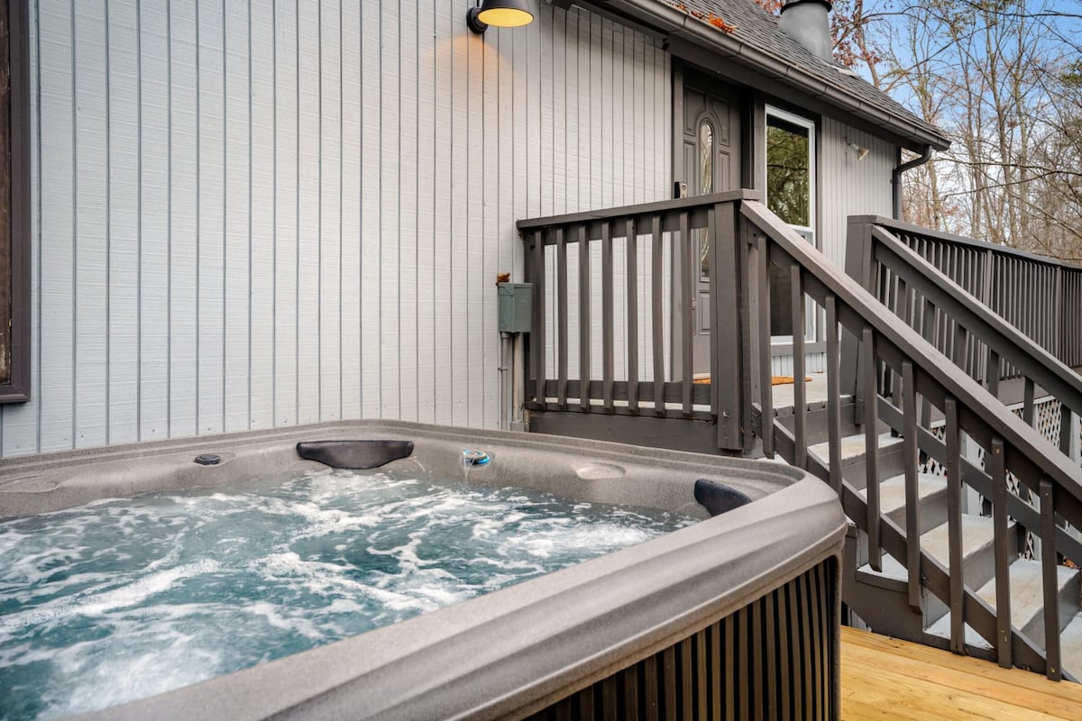 现代豪华小木屋，带热水浴缸和室内泳池