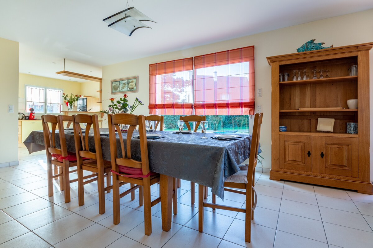 Maison avec piscine couverte pour 8 personnes