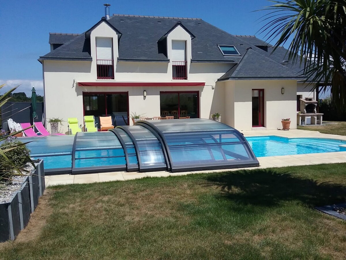Maison avec piscine couverte pour 8 personnes