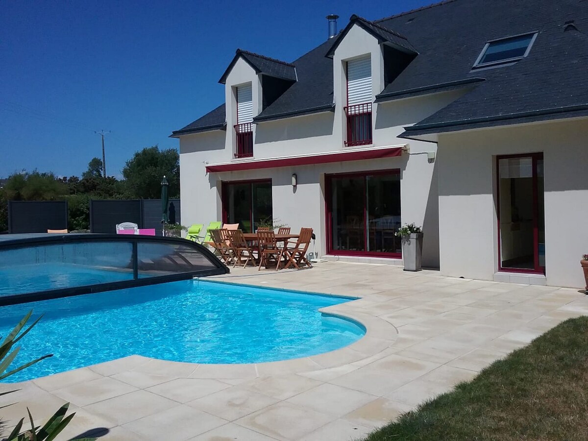 Maison avec piscine couverte pour 8 personnes