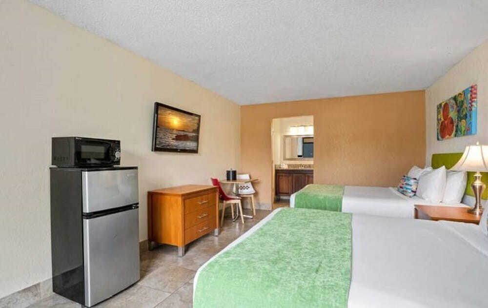 Near All Major Amusement Parks. 1-BR Park Royal Orlando Suite