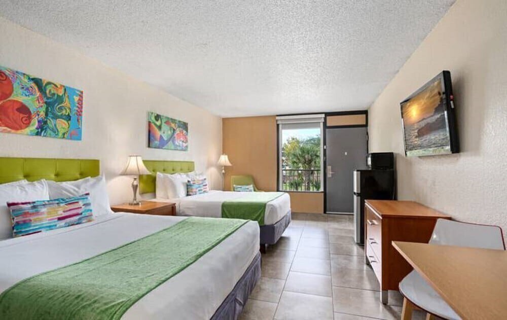 Near All Major Amusement Parks. 1-BR Park Royal Orlando Suite