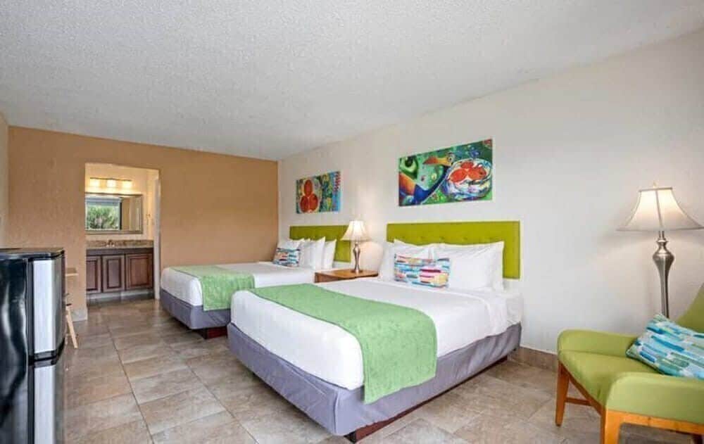 Spacious and Modern Family Suite with Pool, Tennis Courts and Amenities