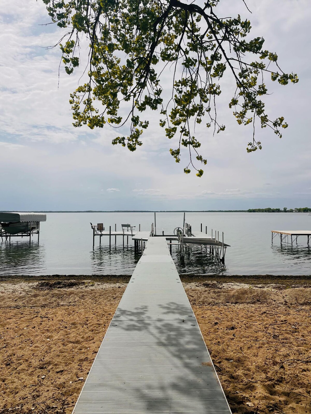 大精神湖（ Big Spirit Lake ）上的Sandy Feet度假胜地