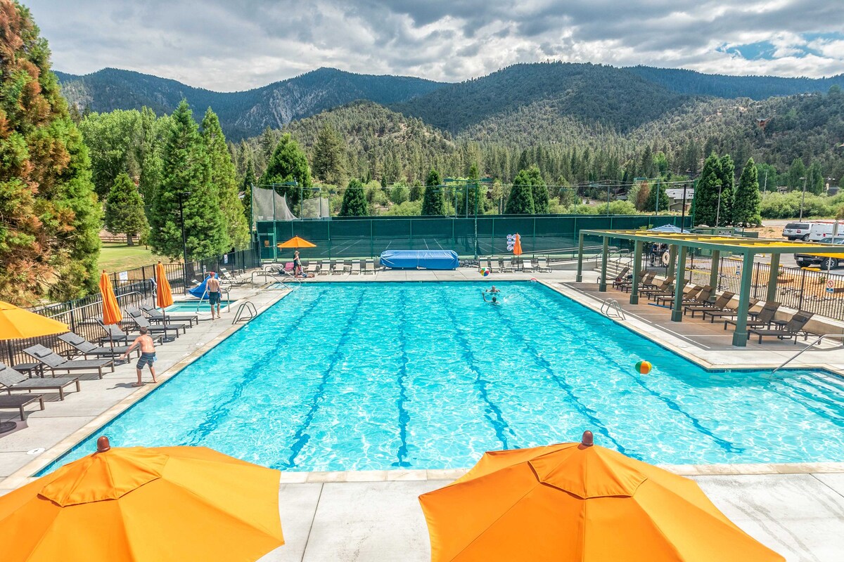 Idyllic Frazier Park Cabin: Views, Pool Table