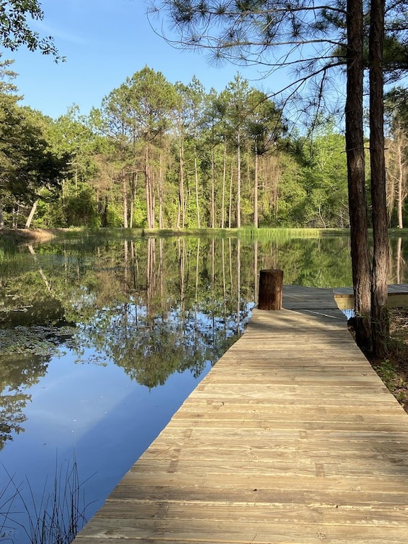 Lovely cabin located on the edge of a stocked pond