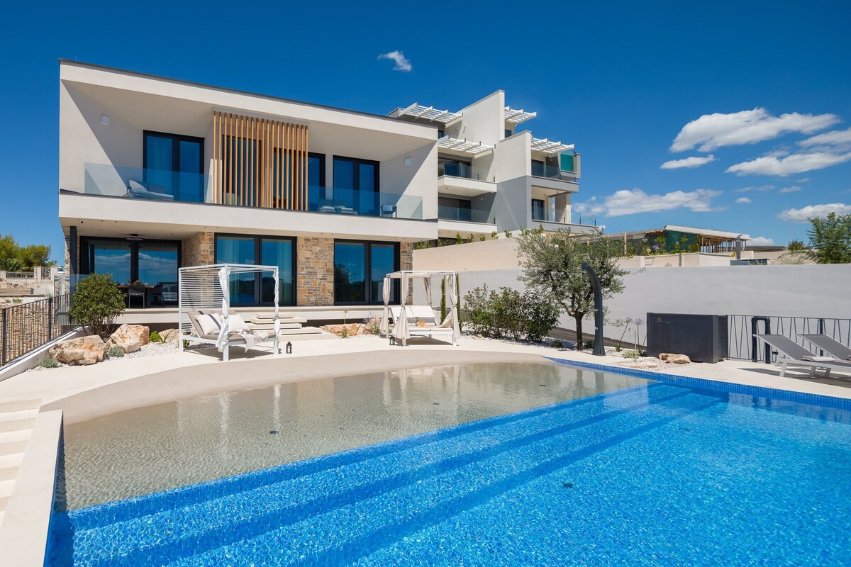 Luxury Villa Siesta with Pool