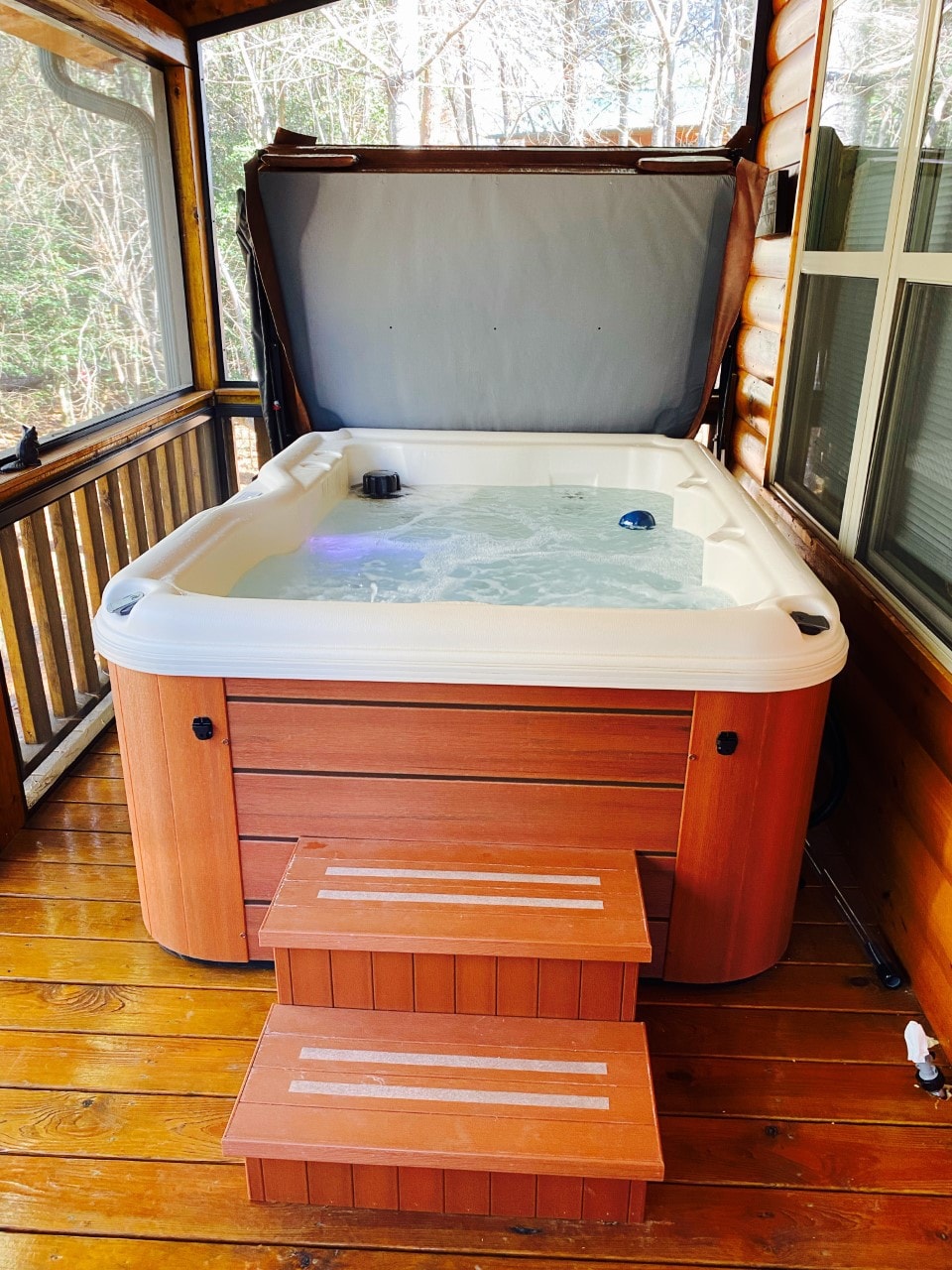 GoldenBearRetreatCabin/安静，热水浴缸