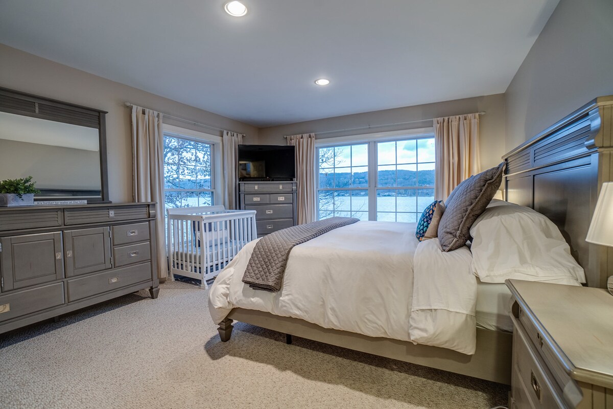 Penny Lane on Keuka Lake, sleeps 10