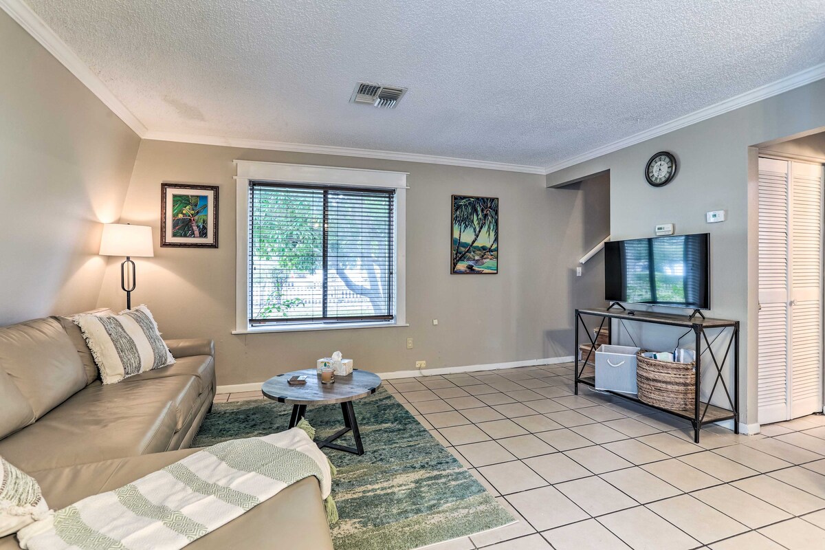 Seminole Townhome: Easy Access to Beaches!