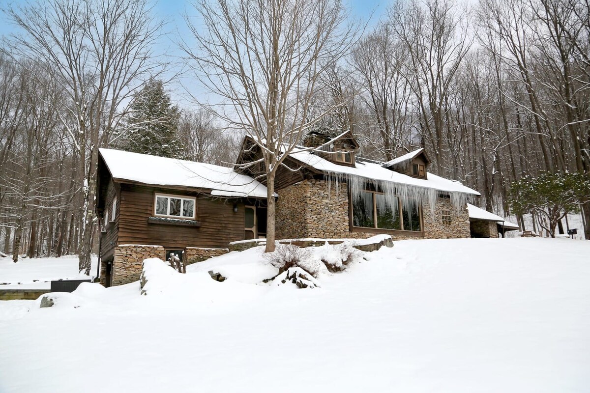 七泉（ Seven Springs ）的糖山小木屋（ Sugar Hill Cabin ）