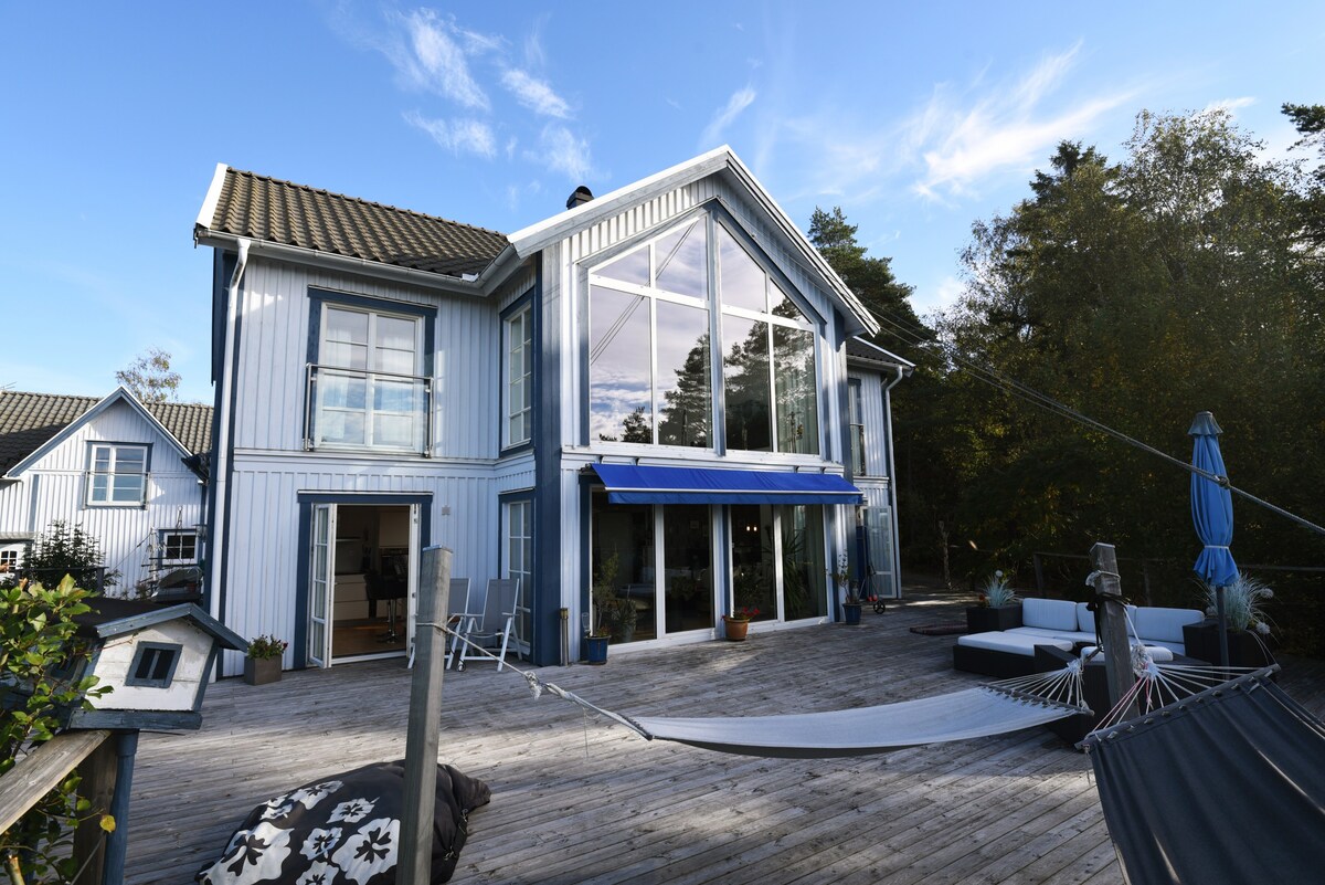 Lovely spacious villa in southern Bohuslän with sp