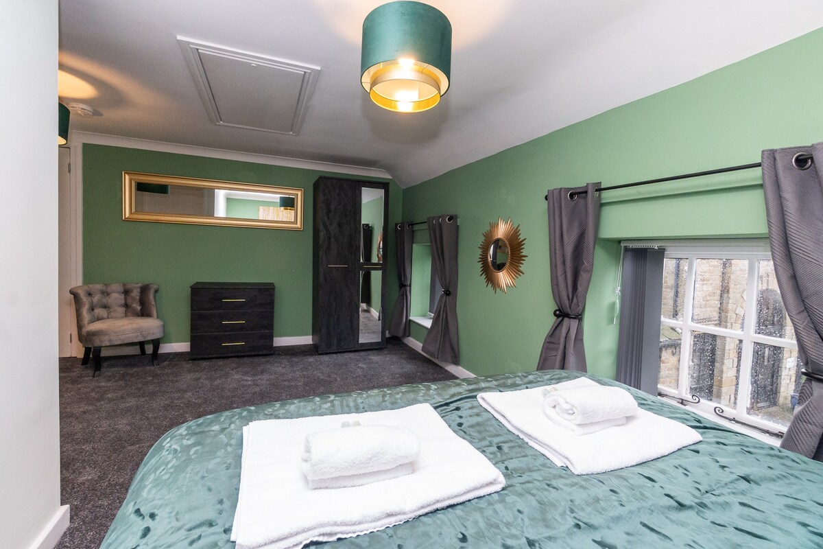 Luxurious double bedroom room. Newly refurbished