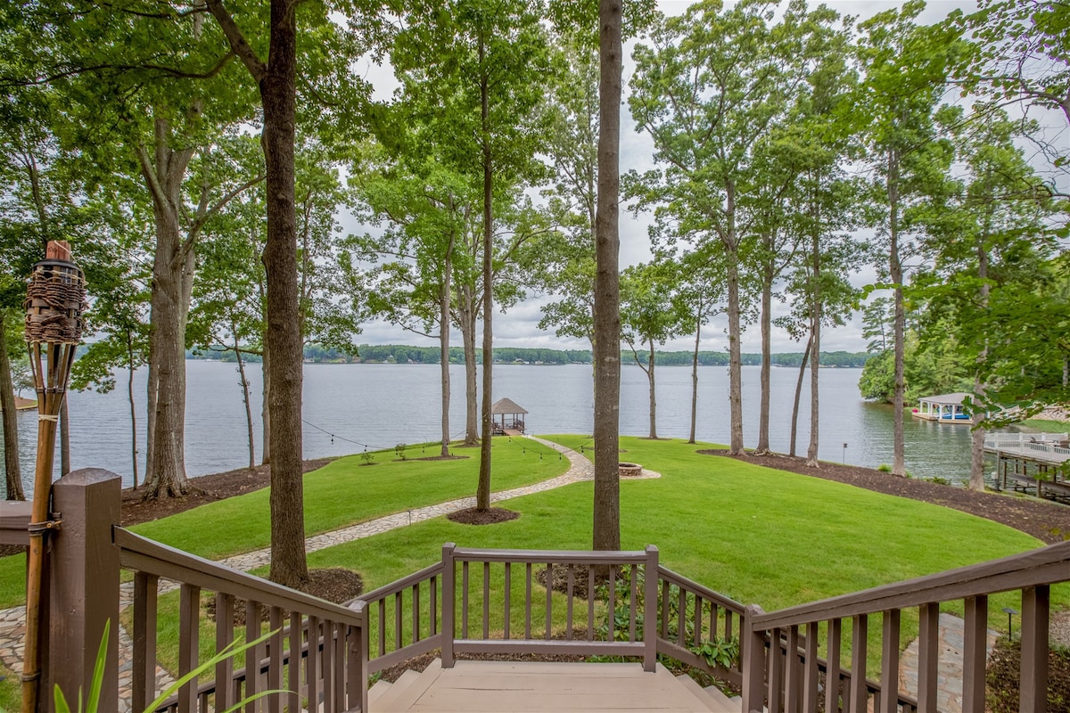 Wake 'N' Lake, Lake front, dock and hot tub