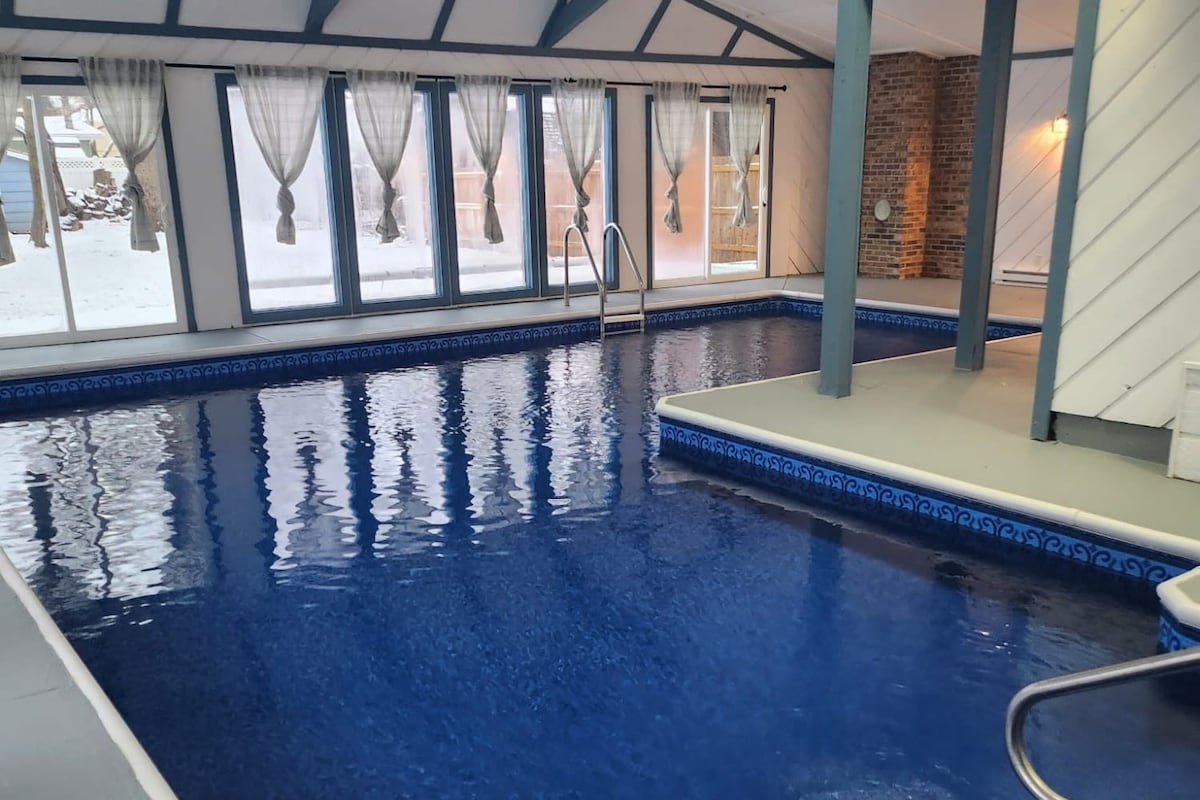 Family Retreat - Indoor Pool & Arcade