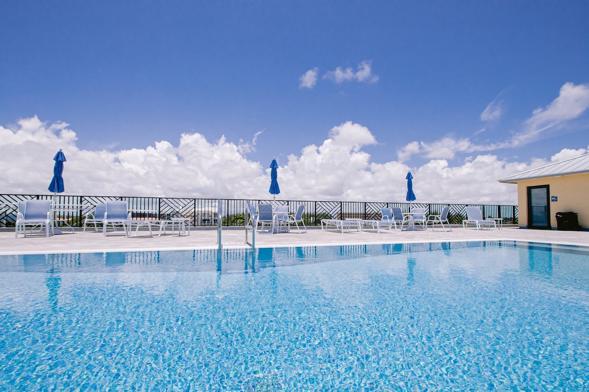 #401 Beachside Apartment Rooftop Pool, Walk to Beach! Ocean View