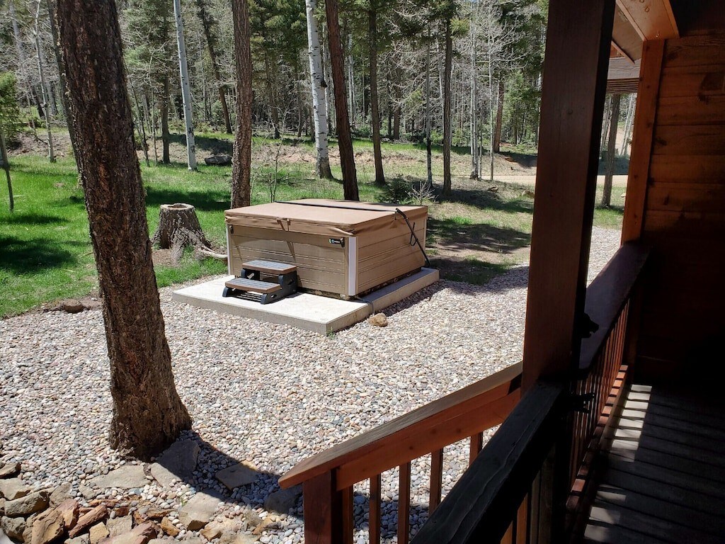 Next to AF hike and bike trails, Hot Tub, Fire Pit