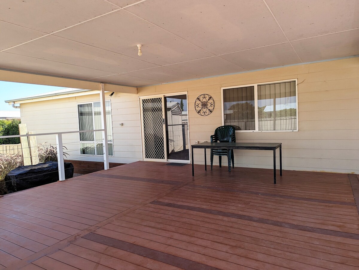 Absolute Retreat - Hot Tub + Closeness to Beach