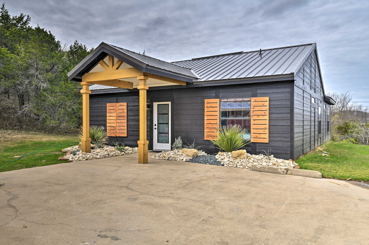 Graford Cabin w/ Rooftop Deck & Lake Views!