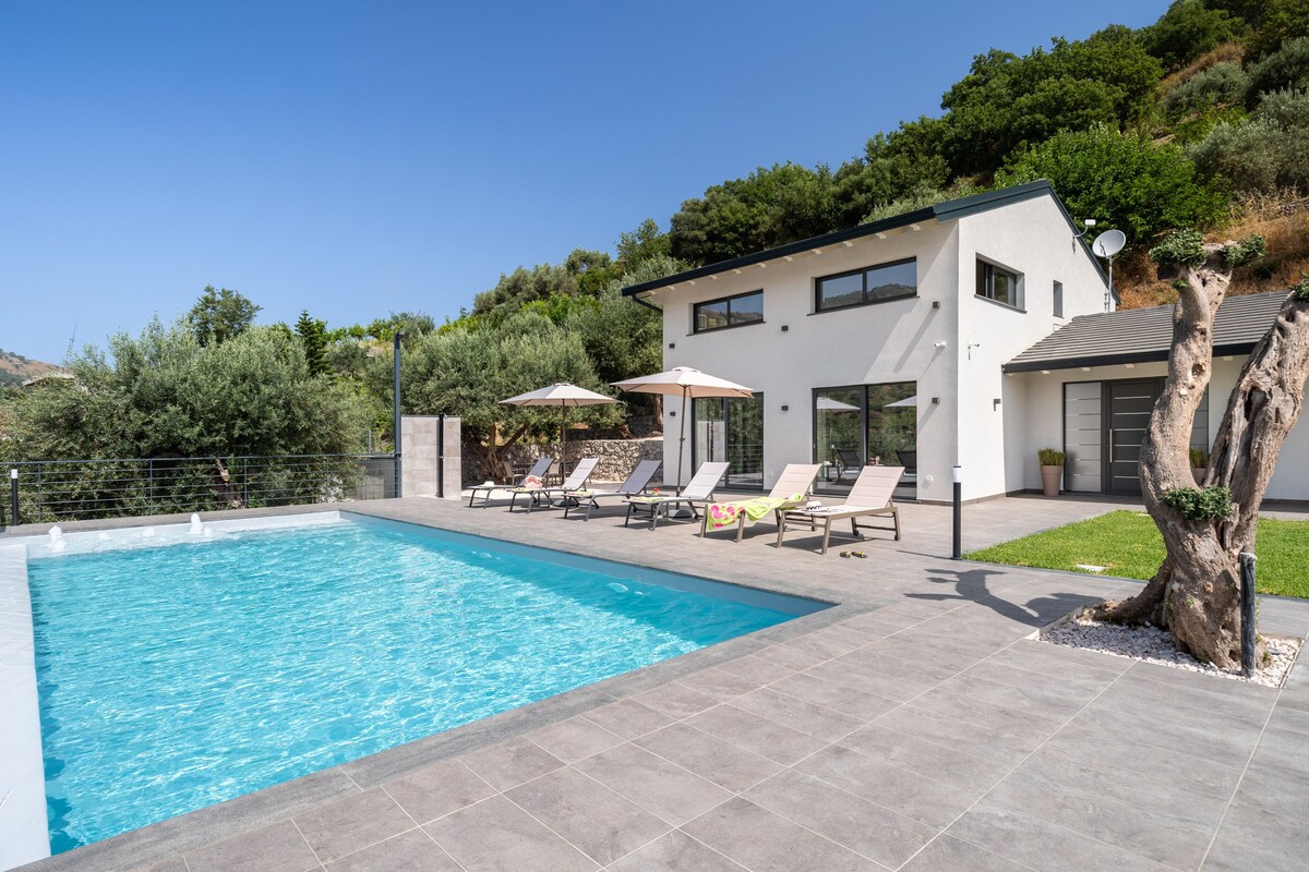 西西里岛东萨沃卡泳池3卧现代别墅
