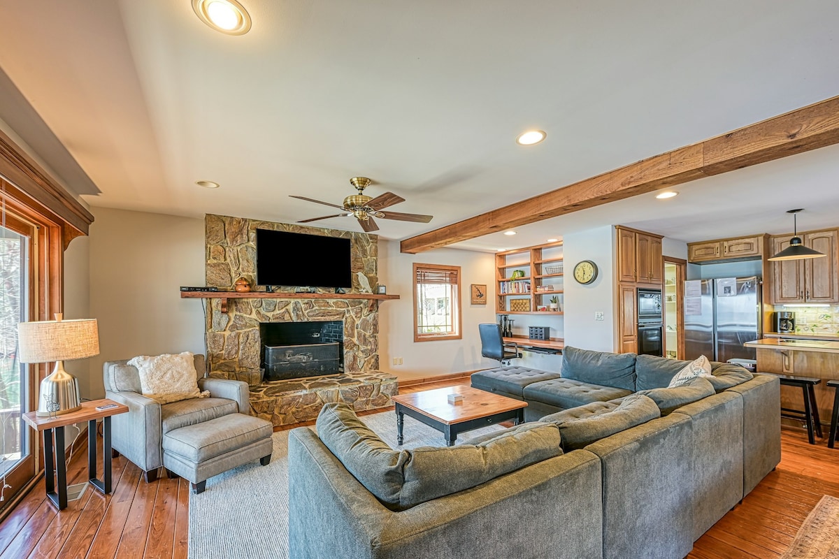 4BR Lakefront Smith Mountain Lake | Hot Tub