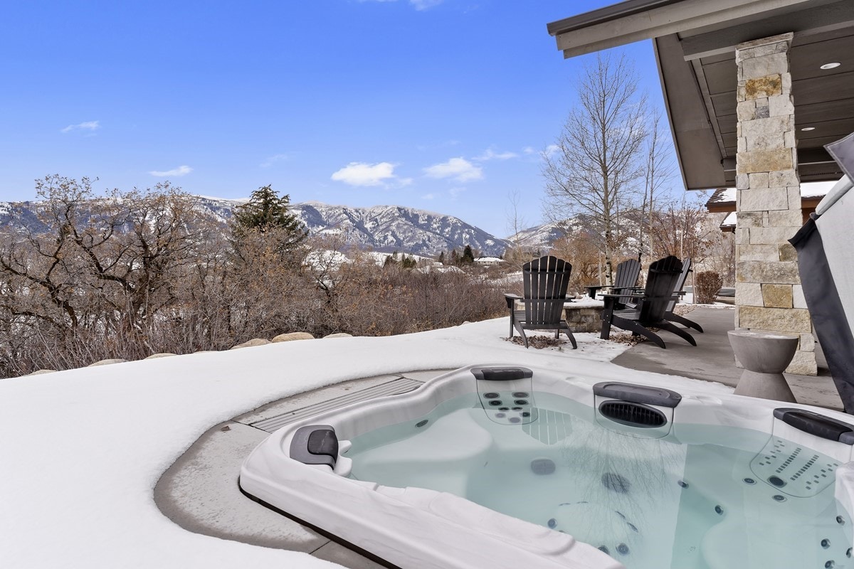 Beautiful New Modern Home/Private Hot Tub!