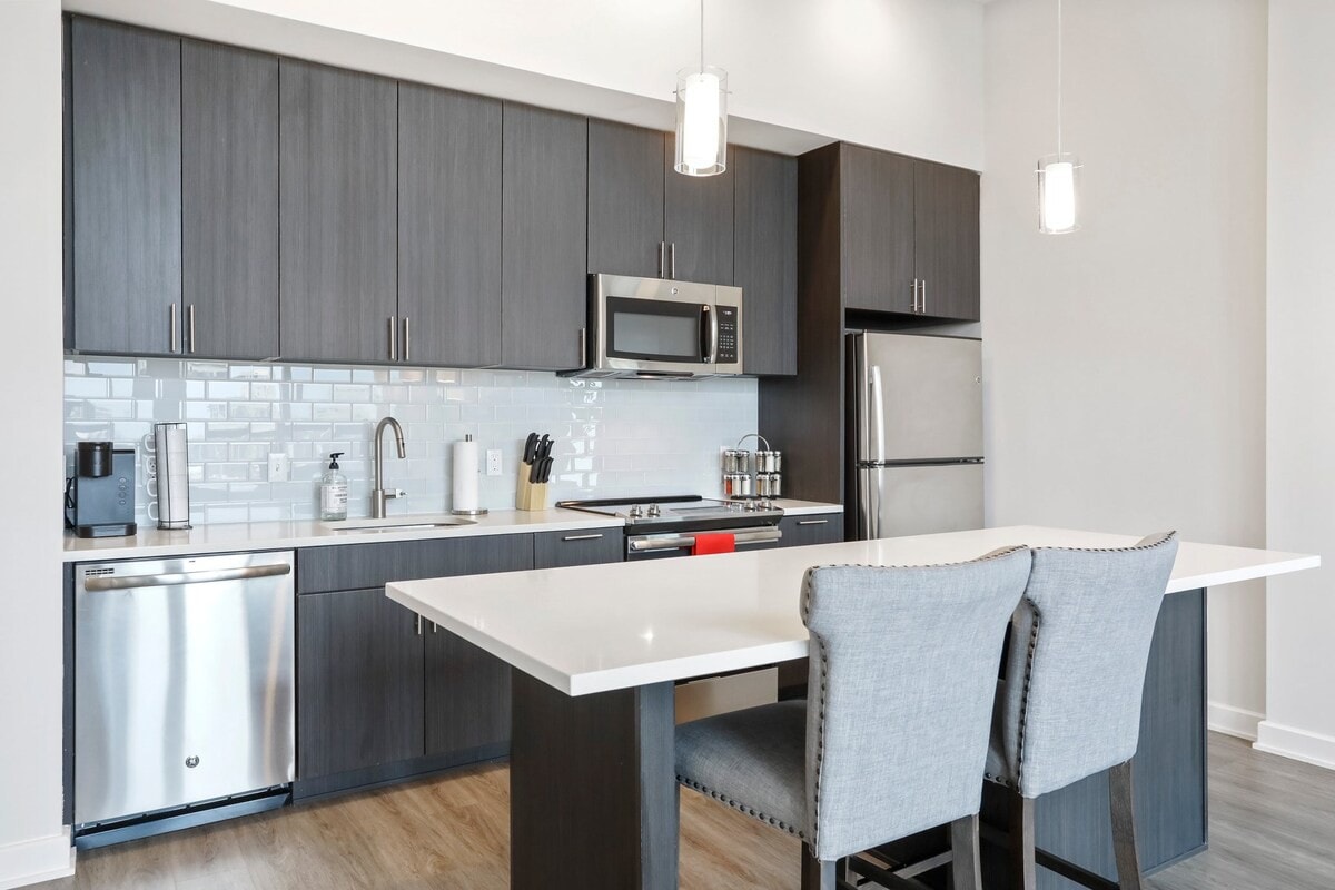 Modern 1BD | Metro Walking Distance