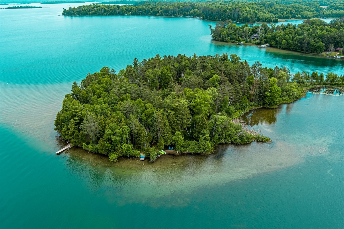 鹿湖（ Deer Lake ）舒适的小房子，带私人沙滩