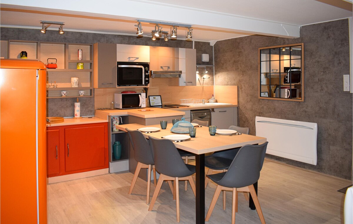 Amazing home in Lannion with kitchenette