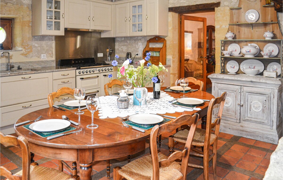 Nice home in Montaut with kitchen