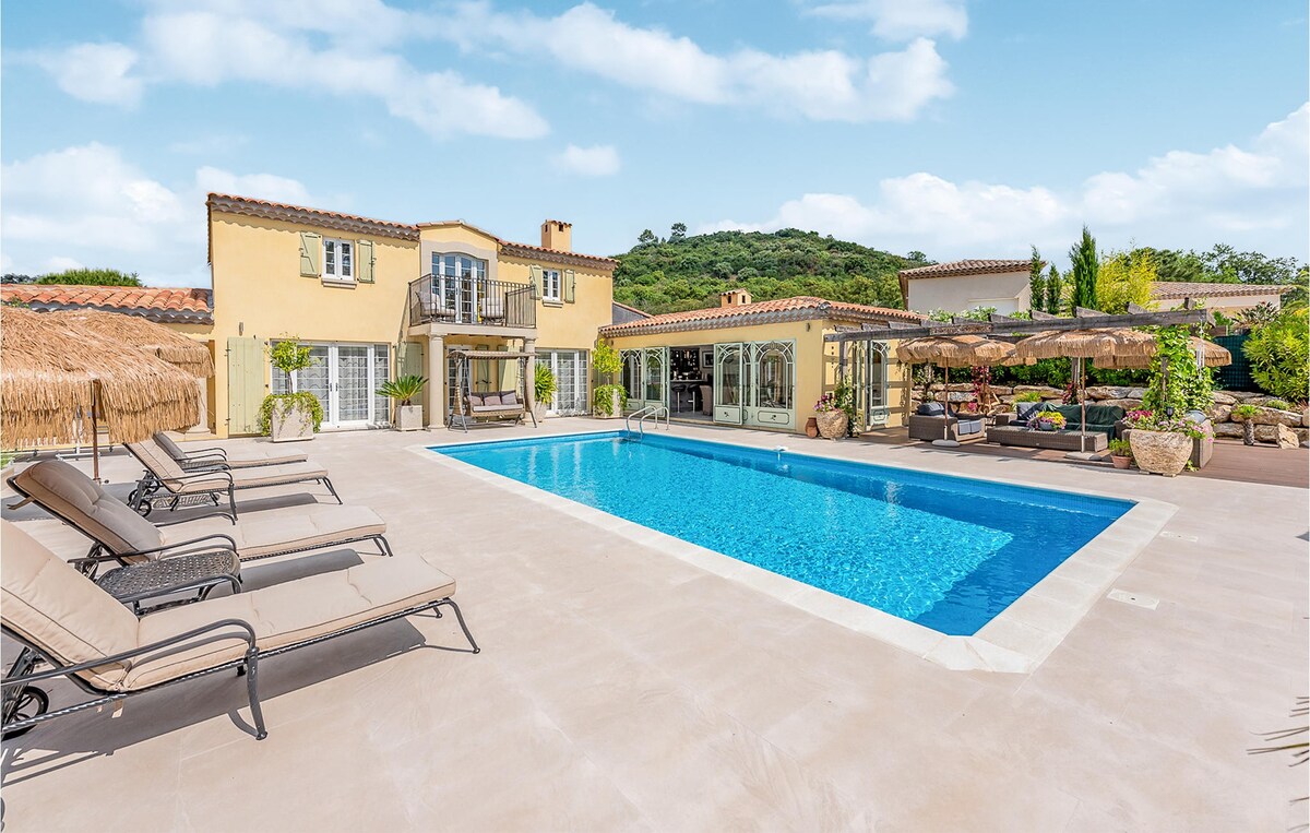 Beautiful home with Outdoor swimming pool, s