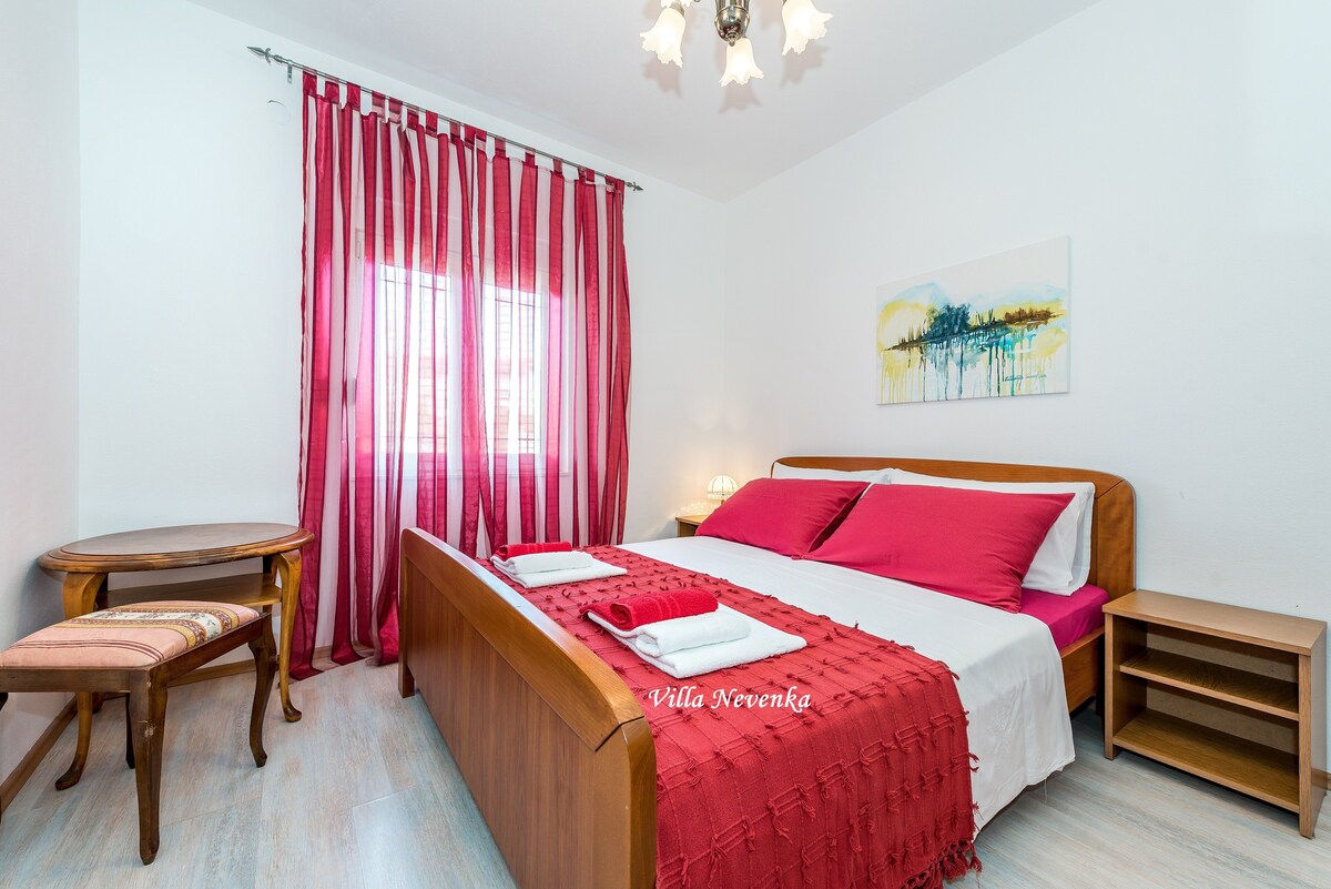 A-20298-c Four bedroom apartment with terrace and