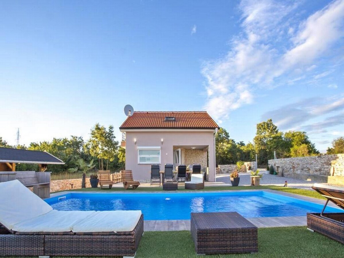 Holiday Home Jelena's Paradise-Three Bdr with Pool