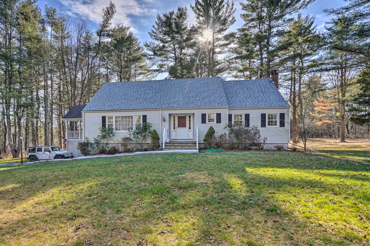 Lovely Freehold Home w/ Deck, 16 Mi to Slopes