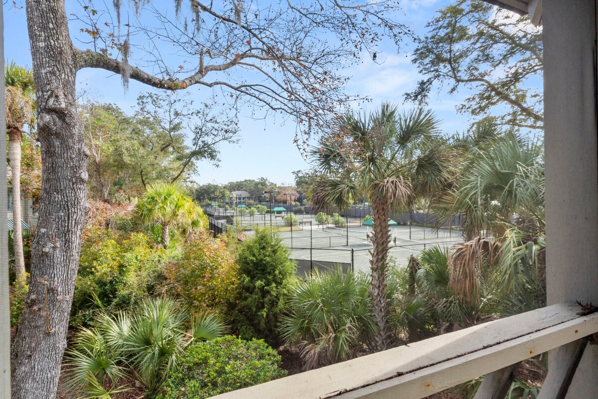 4656 Tennis Club: Tennis Views, Screened Porch