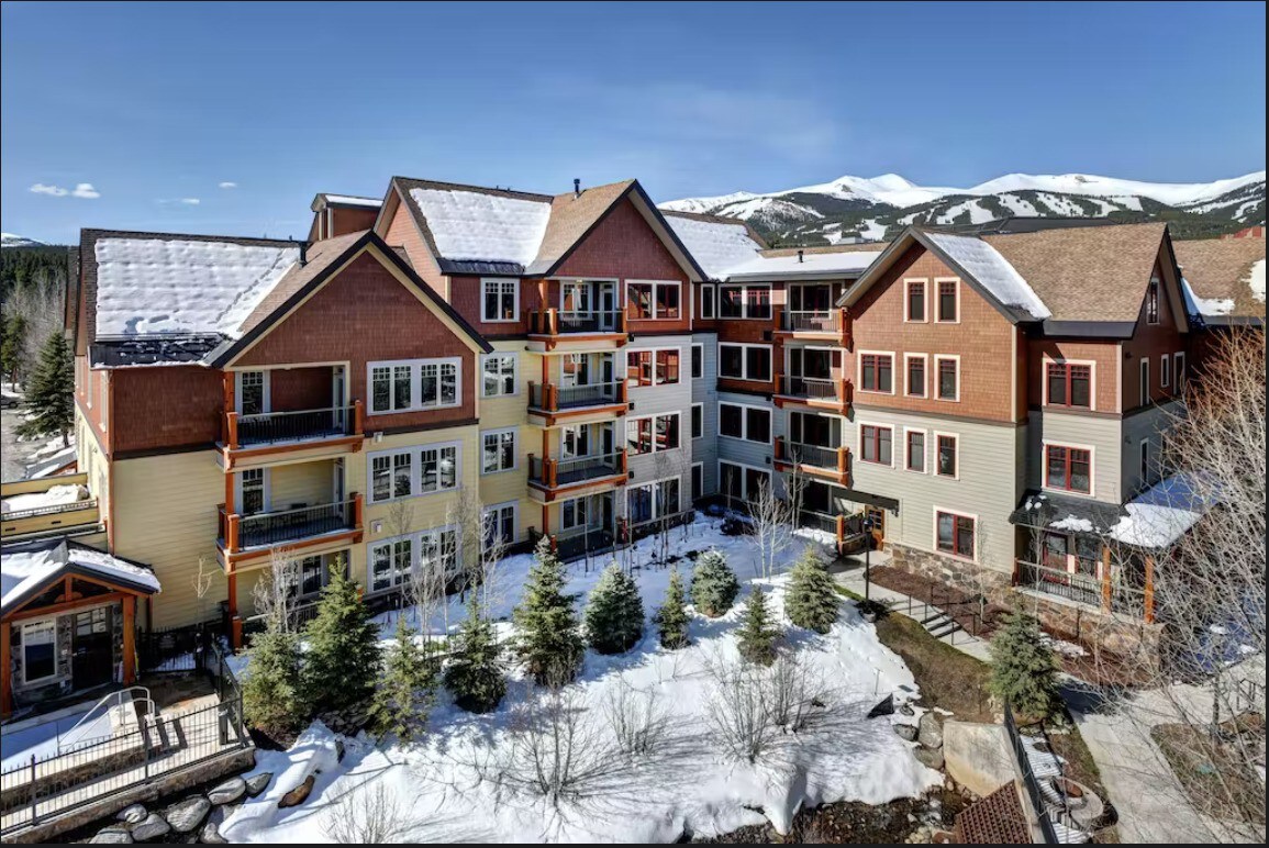 Ski chalet - centrally located, walk to town!