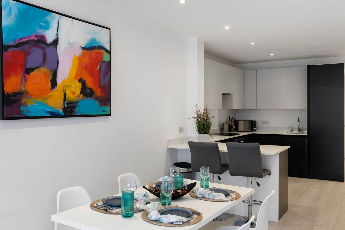 Star London Station Road 3-Bed Oasis with Garden