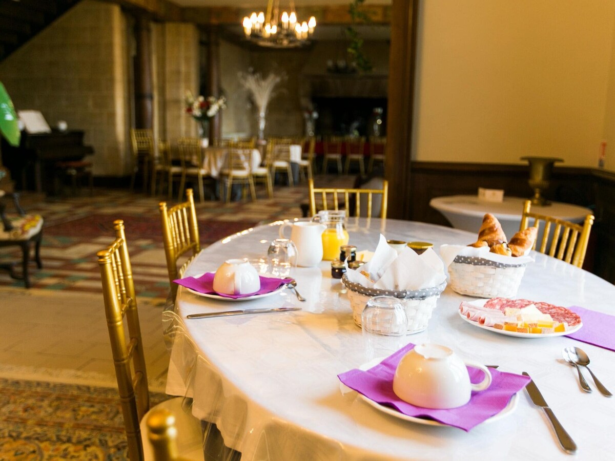 Chateau with private pool and panoramic view over the bay of Mont St Michel