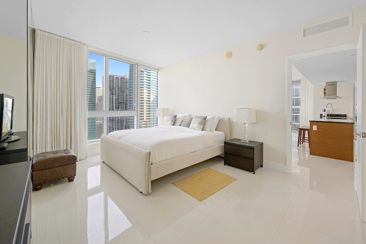 Luxurious Icon Brickell 2BR - Bay View & Pool Acce