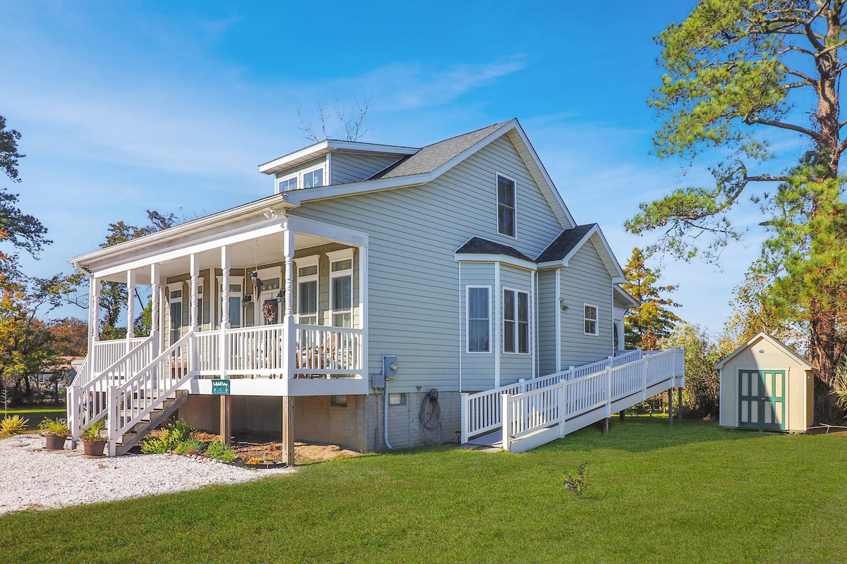 Cockleshell Cottage- Pet friendly; Handicap Access