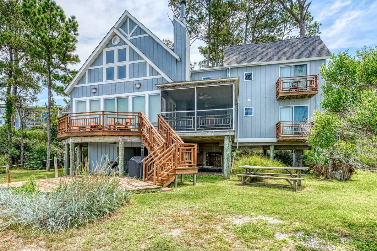 Grandview - Pet friendly; Waterfront home w/ dock!